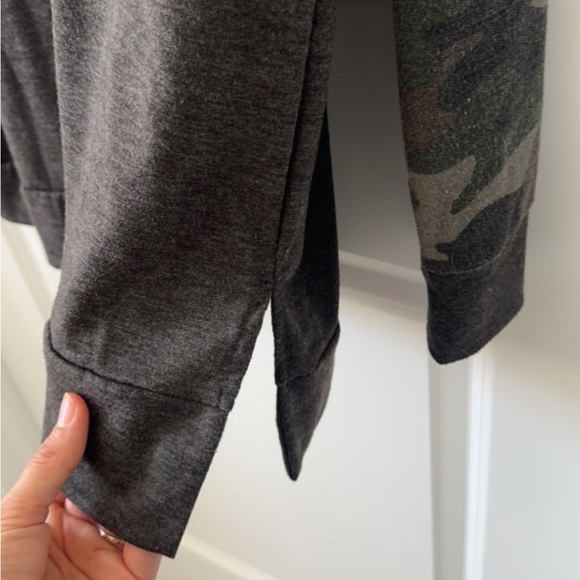 DD Designs medium camo long sleeve - Picture 2 of 4